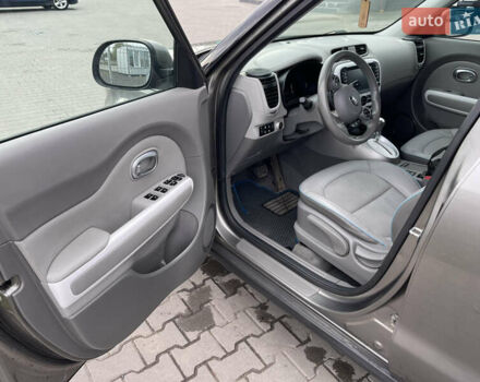 Киа Soul 2017 в Нововолынск на Automoto.ua Серый Киа Soul, объемом двигателя 0 л и пробегом 135 тыс. км за 10700 $, фото 6 на Automoto.ua