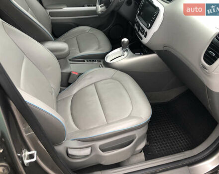 Сірий Кіа Soul, об'ємом двигуна 0 л та пробігом 130 тис. км за 10500 $, фото 17 на Automoto.ua