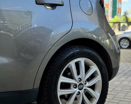 Серый Киа Soul, объемом двигателя 2 л и пробегом 137 тыс. км за 11499 $, фото 20 на Automoto.ua