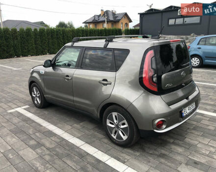 Сірий Кіа Soul, об'ємом двигуна 0 л та пробігом 130 тис. км за 10500 $, фото 4 на Automoto.ua