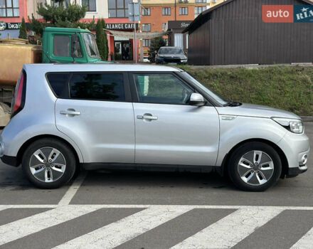 Сірий Кіа Soul, об'ємом двигуна 0 л та пробігом 161 тис. км за 10200 $, фото 18 на Automoto.ua