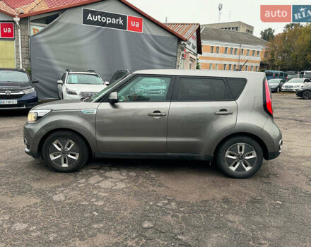 Киа Soul 2017 в Виннице на Automoto.ua Серый Киа Soul, объемом двигателя 0 л и пробегом 108 тыс. км за 10390 $, фото 7 на Automoto.ua