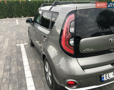 Сірий Кіа Soul, об'ємом двигуна 0 л та пробігом 130 тис. км за 10500 $, фото 6 на Automoto.ua
