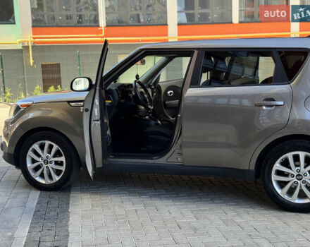 Серый Киа Soul, объемом двигателя 2 л и пробегом 137 тыс. км за 11499 $, фото 4 на Automoto.ua