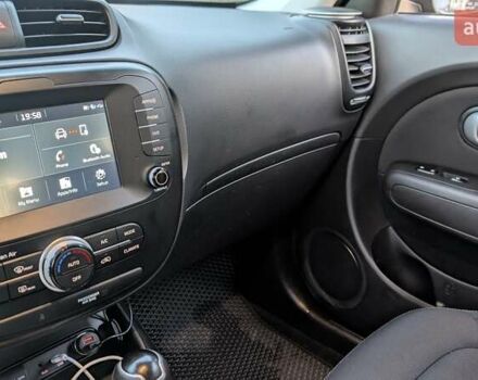 Сірий Кіа Soul, об'ємом двигуна 2 л та пробігом 108 тис. км за 11300 $, фото 24 на Automoto.ua