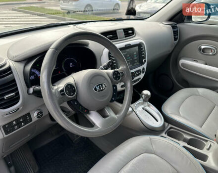 Сірий Кіа Soul, об'ємом двигуна 0 л та пробігом 161 тис. км за 10200 $, фото 27 на Automoto.ua