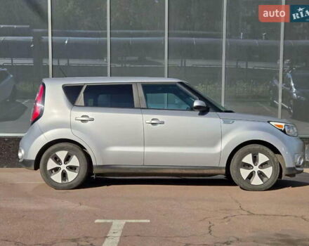 Серый Киа Soul, объемом двигателя 0 л и пробегом 116 тыс. км за 8900 $, фото 4 на Automoto.ua