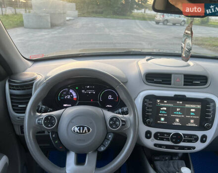 Серый Киа Soul, объемом двигателя 0 л и пробегом 97 тыс. км за 11850 $, фото 13 на Automoto.ua