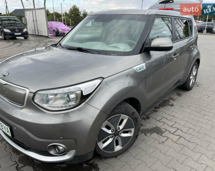 Киа Soul 2017 в Нововолынск на Automoto.ua Серый Киа Soul, объемом двигателя 0 л и пробегом 135 тыс. км за 10700 $, фото 2 на Automoto.ua