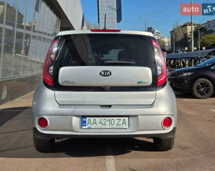 Серый Киа Soul, объемом двигателя 0 л и пробегом 116 тыс. км за 8900 $, фото 7 на Automoto.ua