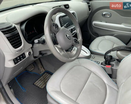 Киа Soul 2017 в Нововолынск на Automoto.ua Серый Киа Soul, объемом двигателя 0 л и пробегом 135 тыс. км за 10700 $, фото 4 на Automoto.ua