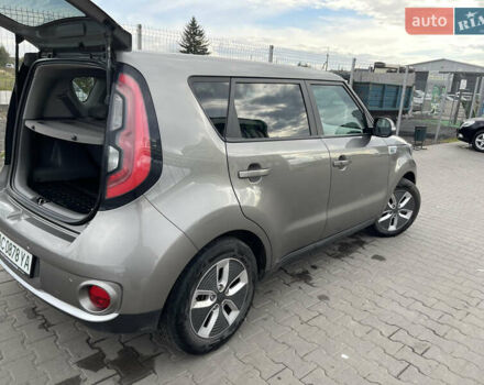 Киа Soul 2017 в Нововолынск на Automoto.ua Серый Киа Soul, объемом двигателя 0 л и пробегом 135 тыс. км за 10700 $, фото 1 на Automoto.ua