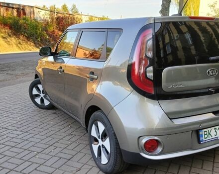 Серый Киа Soul, объемом двигателя 0 л и пробегом 97 тыс. км за 12500 $, фото 2 на Automoto.ua