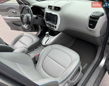 Сірий Кіа Soul, об'ємом двигуна 0 л та пробігом 106 тис. км за 10950 $, фото 12 на Automoto.ua