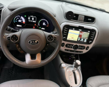Сірий Кіа Soul, об'ємом двигуна 0 л та пробігом 142 тис. км за 10550 $, фото 9 на Automoto.ua