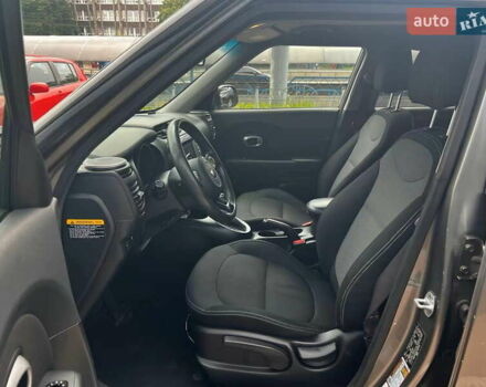 Серый Киа Soul, объемом двигателя 2 л и пробегом 186 тыс. км за 10900 $, фото 10 на Automoto.ua