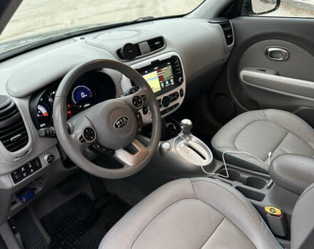 Сірий Кіа Soul, об'ємом двигуна 0 л та пробігом 142 тис. км за 10550 $, фото 14 на Automoto.ua