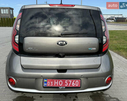 Сірий Кіа Soul, об'ємом двигуна 0 л та пробігом 76 тис. км за 10999 $, фото 12 на Automoto.ua