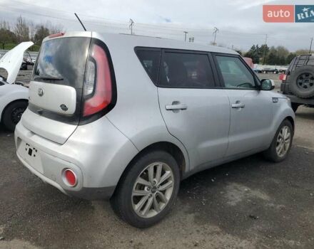 Серый Киа Soul, объемом двигателя 2 л и пробегом 108 тыс. км за 2300 $, фото 2 на Automoto.ua