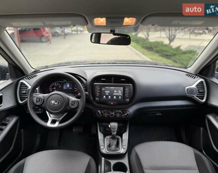Серый Киа Soul, объемом двигателя 2 л и пробегом 30 тыс. км за 16500 $, фото 24 на Automoto.ua