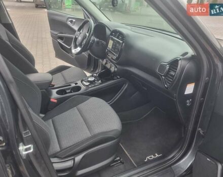 Серый Киа Soul, объемом двигателя 0 л и пробегом 110 тыс. км за 17200 $, фото 5 на Automoto.ua