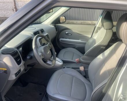 Сірий Кіа Soul, об'ємом двигуна 0 л та пробігом 60 тис. км за 10000 $, фото 10 на Automoto.ua