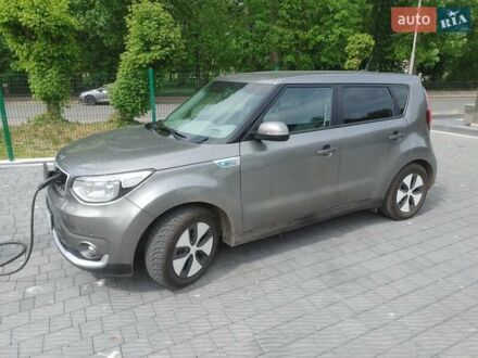 Сірий Кіа Soul, об'ємом двигуна 0 л та пробігом 120 тис. км за 7500 $, фото 1 на Automoto.ua