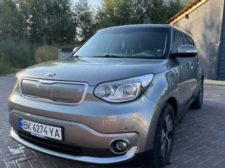 Киа Soul 2015 в Ровно на Automoto.ua Серый Киа Soul, объемом двигателя 0 л и пробегом 130 тыс. км за 5999 $, фото 1 на Automoto.ua