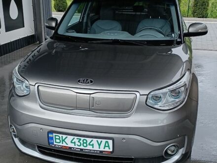 Киа Soul 2015 в Кременце на Automoto.ua Серый Киа Soul, объемом двигателя 0 л и пробегом 122 тыс. км за 7300 $, фото 1 на Automoto.ua