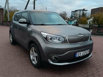 Кіа Soul 2017 у Рівному на Automoto.ua Сірий Кіа Soul, об'ємом двигуна 0 л та пробігом 130 тис. км за 6150 $, фото 1 на Automoto.ua