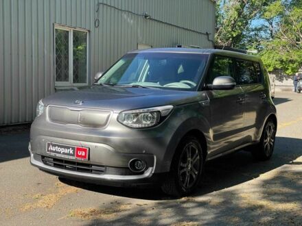 Киа Soul 2017 в Киеве на Automoto.ua Серый Киа Soul, объемом двигателя 0 л и пробегом 128 тыс. км за 6990 $, фото 1 на Automoto.ua