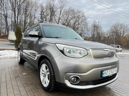 Кіа Soul 2017 у Тернополі на Automoto.ua Сірий Кіа Soul, об'ємом двигуна 0 л та пробігом 236 тис. км за 8600 $, фото 1 на Automoto.ua
