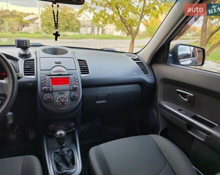 Синий Киа Soul, объемом двигателя 1.59 л и пробегом 134 тыс. км за 6500 $, фото 14 на Automoto.ua