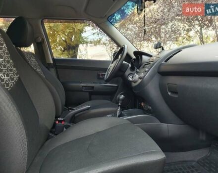 Синий Киа Soul, объемом двигателя 1.59 л и пробегом 134 тыс. км за 6500 $, фото 4 на Automoto.ua