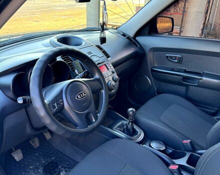 Синий Киа Soul, объемом двигателя 1.6 л и пробегом 225 тыс. км за 8000 $, фото 3 на Automoto.ua
