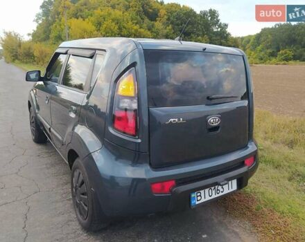 Синий Киа Soul, объемом двигателя 1.59 л и пробегом 159 тыс. км за 6000 $, фото 4 на Automoto.ua