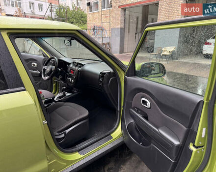 Зелений Кіа Soul, об'ємом двигуна 1.59 л та пробігом 240 тис. км за 8900 $, фото 17 на Automoto.ua