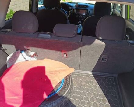 Зеленый Киа Soul, объемом двигателя 1.6 л и пробегом 133 тыс. км за 10000 $, фото 4 на Automoto.ua