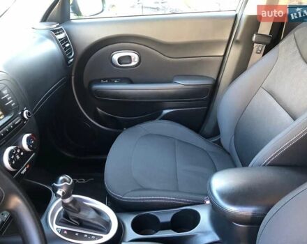 Зелений Кіа Soul, об'ємом двигуна 1.6 л та пробігом 73 тис. км за 10800 $, фото 6 на Automoto.ua