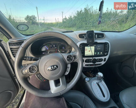 Белый Киа Soul EV, объемом двигателя 0 л и пробегом 122 тыс. км за 5900 $, фото 8 на Automoto.ua