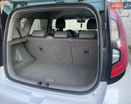 Белый Киа Soul EV, объемом двигателя 0 л и пробегом 122 тыс. км за 5900 $, фото 7 на Automoto.ua