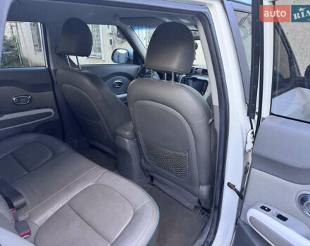 Белый Киа Soul EV, объемом двигателя 0 л и пробегом 122 тыс. км за 5900 $, фото 11 на Automoto.ua