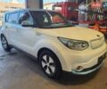 Кіа Soul EV 2015 у Києві на Automoto.ua Білий Кіа Soul EV, об'ємом двигуна 0 л та пробігом 91 тис. км за 6700 $, фото 1 на Automoto.ua