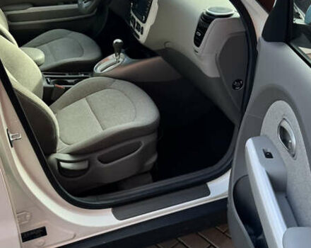 Белый Киа Soul EV, объемом двигателя 0 л и пробегом 126 тыс. км за 6300 $, фото 18 на Automoto.ua