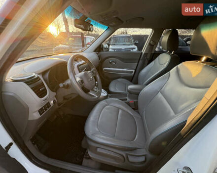 Білий Кіа Soul EV, об'ємом двигуна 0 л та пробігом 151 тис. км за 5900 $, фото 20 на Automoto.ua