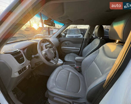 Білий Кіа Soul EV, об'ємом двигуна 0 л та пробігом 151 тис. км за 5900 $, фото 20 на Automoto.ua