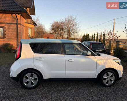 Білий Кіа Soul EV, об'ємом двигуна 0 л та пробігом 151 тис. км за 5900 $, фото 4 на Automoto.ua