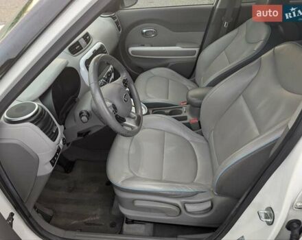 Кіа Soul EV 2015 у Жовкві на Automoto.ua Білий Кіа Soul EV, об'ємом двигуна 0 л та пробігом 160 тис. км за 9900 $, фото 8 на Automoto.ua