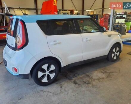 Кіа Soul EV 2015 у Києві на Automoto.ua Білий Кіа Soul EV, об'ємом двигуна 0 л та пробігом 91 тис. км за 6700 $, фото 27 на Automoto.ua