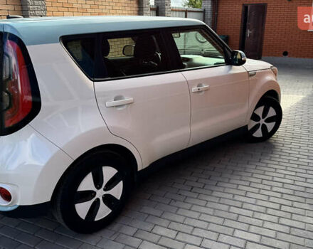 Белый Киа Soul EV, объемом двигателя 0 л и пробегом 126 тыс. км за 6300 $, фото 10 на Automoto.ua
